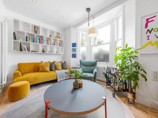 Flat for sale in Loughborough Junction, Greater London