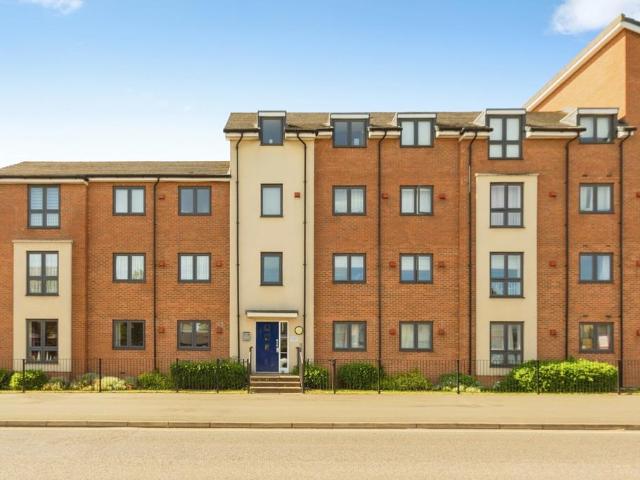 Flat for sale in Quarrendon, Aylesbury