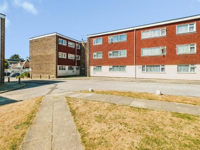 Flat for sale in Fishersgate, West Sussex