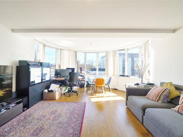 Flat for sale in London Borough of Hounslow, Greater London