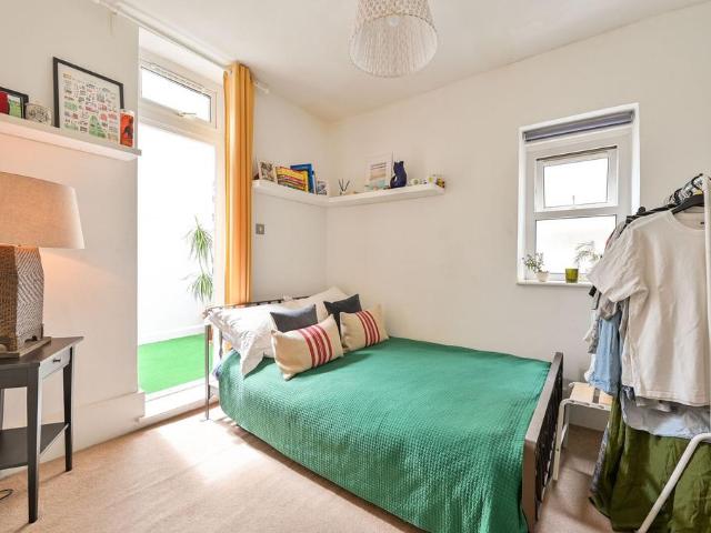 Flat for sale in Peckham, Greater London