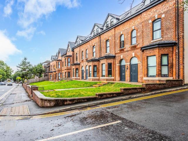 Flat for sale in Higher Broughton, Salford