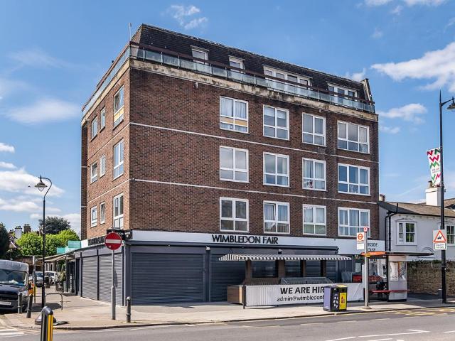 Flat for sale in Wimbledon Village, Greater London