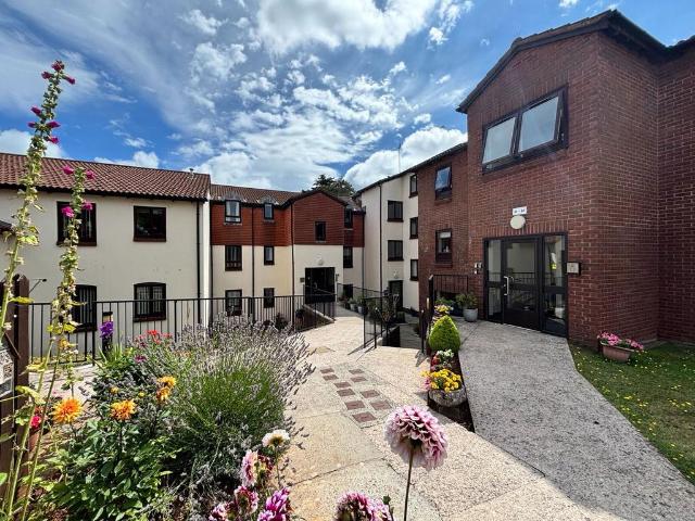 Flat for sale in Goodrington, Livermead