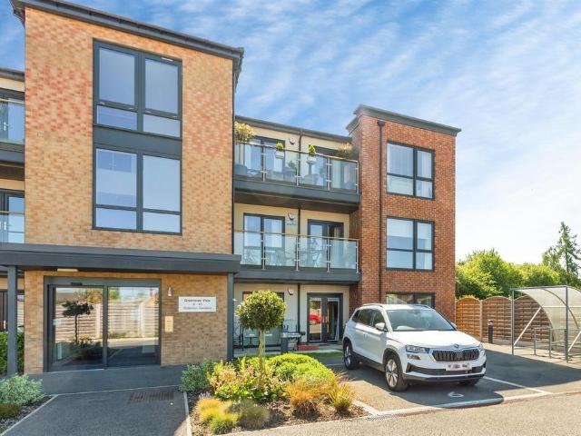 Flat for sale in Walton, West Yorkshire
