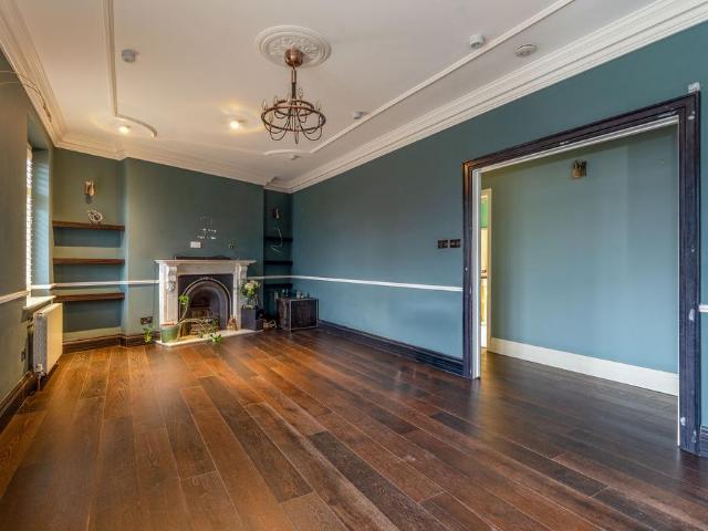 Flat for sale in West Hampstead, Greater London