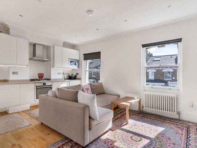 Flat for sale in East Dulwich, Greater London