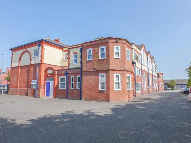 Flat for sale in Rossmore, Cheshire