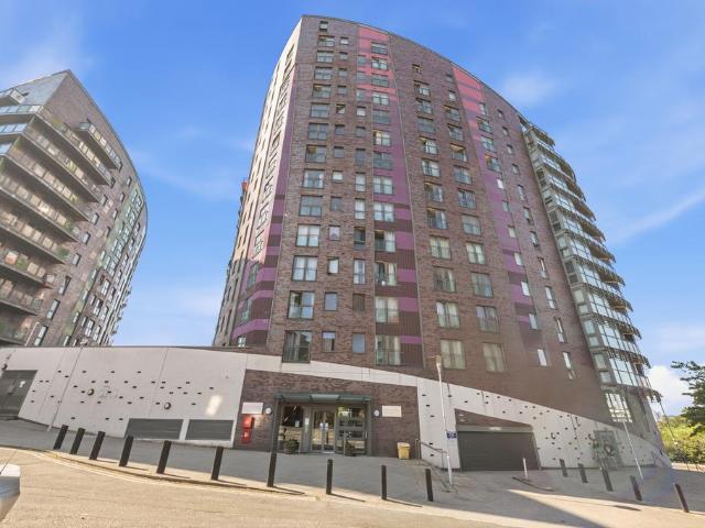 Flat for sale in Richmond Hill, West Yorkshire
