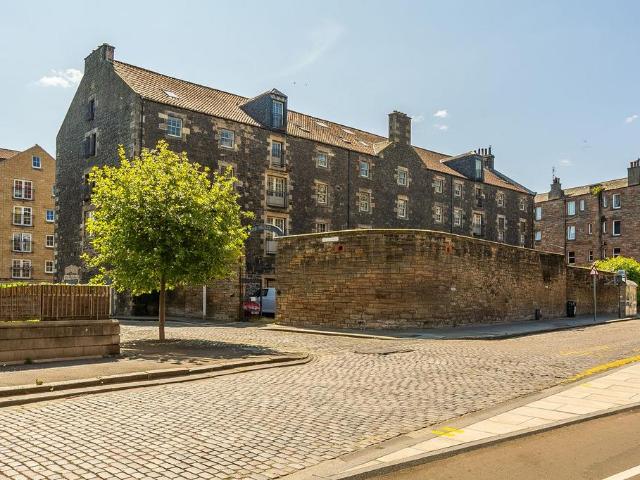 Flat for sale in North Leith, Scotland