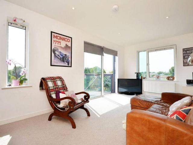 Flat for sale in London Borough of Hounslow, Spring Grove
