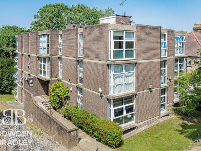 Flat for sale in Epping, Essex