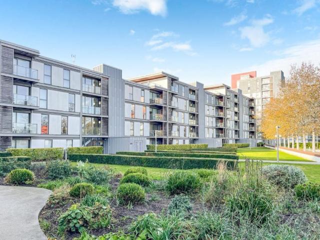 Flat for sale in Milton Keynes
