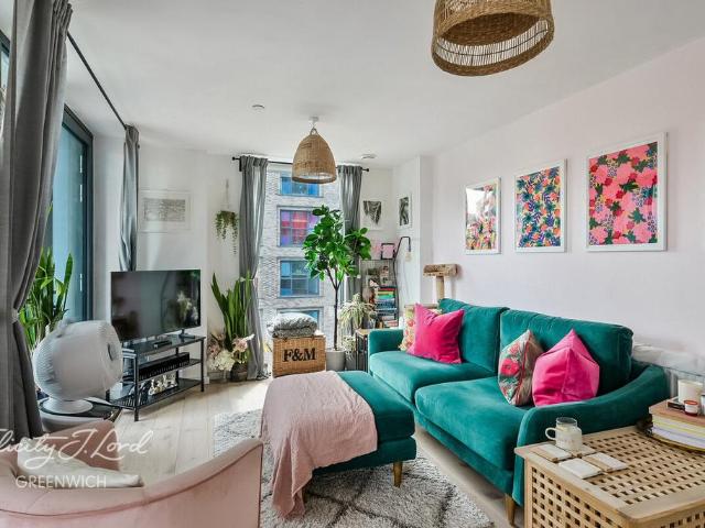 Flat for sale in London Borough of Lewisham, Deptford
