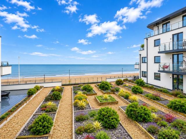 Flat for sale in East Cliff, Thanet