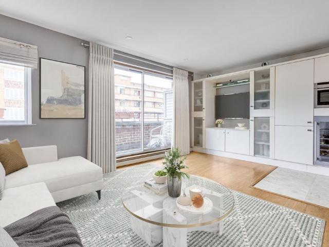 Flat for sale in London Borough of Lambeth, Greater London