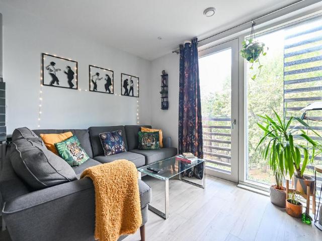 Flat for sale in Bromley-by-Bow, Poplar Grove