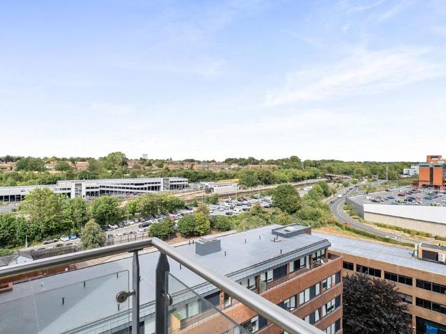 Flat for sale in Basingstoke, Basingstoke and Deane