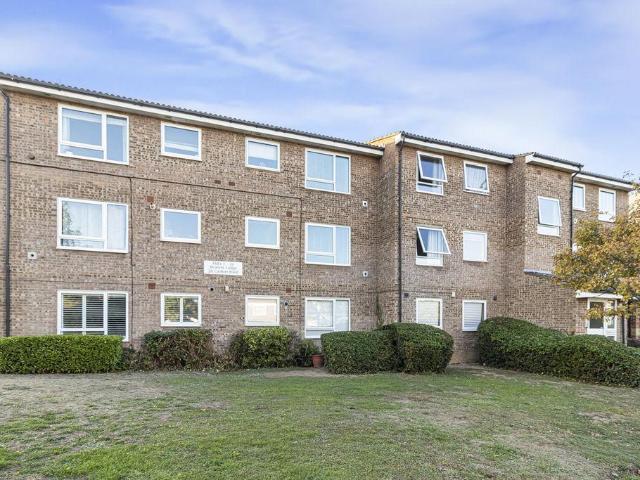 Flat for sale in Frognal, Greater London