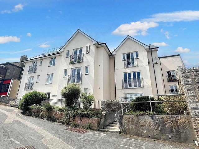 Flat for sale in Newquay, Cornwall