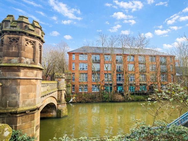 Flat for sale in Bede Island, Leicester