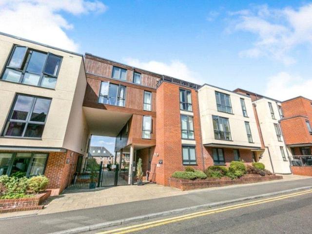 Flat for sale in Charlotteville, Guildford