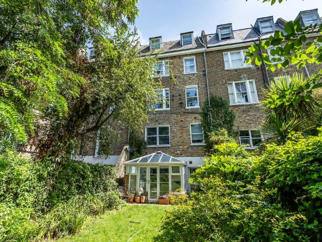 Flat for sale in Notting Hill, Greater London