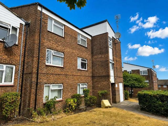 Flat for sale in Merry Hill, Hertsmere