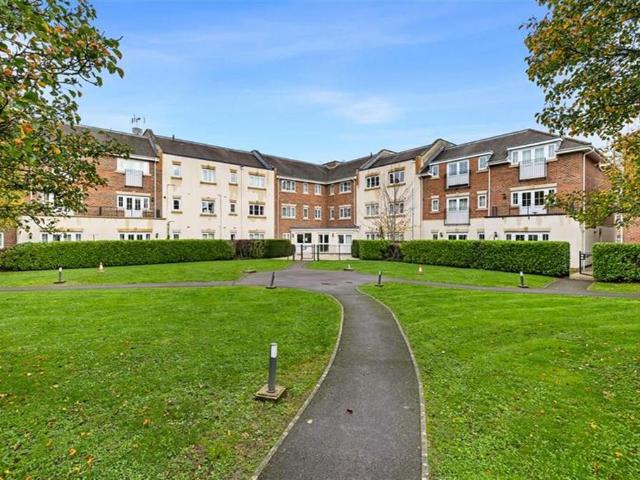 Flat for sale in Horsham, West Sussex