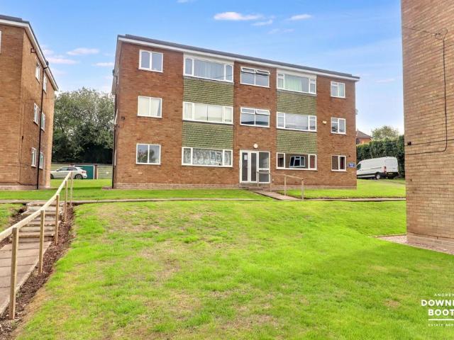 Flat for sale in Mere Green, Birmingham