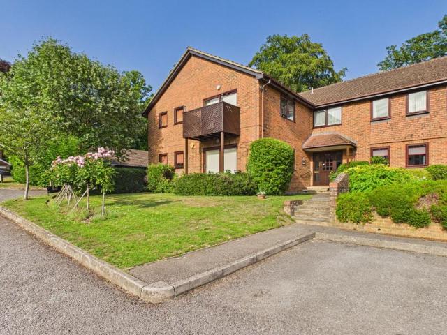 Flat for sale in Old Dean, Heol-las