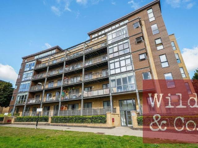 Flat for sale in Upper Clapton, Greater London