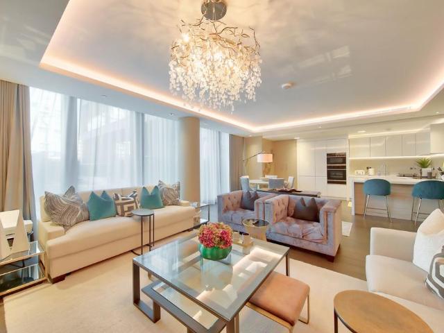Flat for sale in Kensington, Greater London