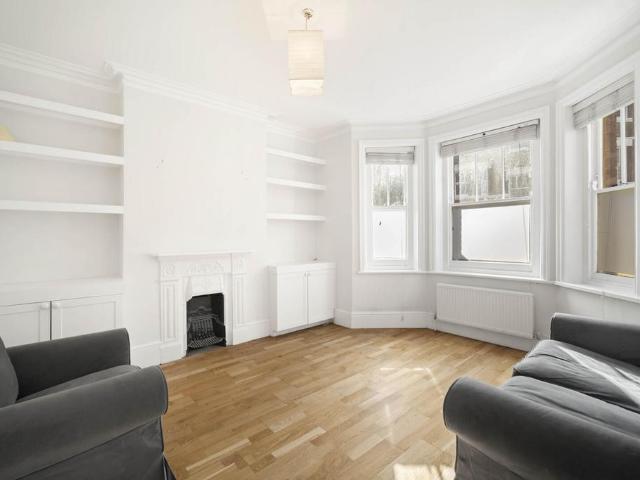 Flat for sale in Fulham, Greater London