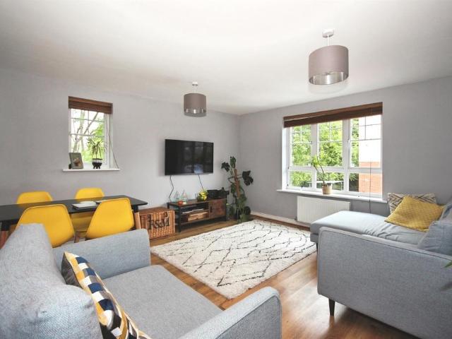Flat for sale in Woodloes Park, Green Close