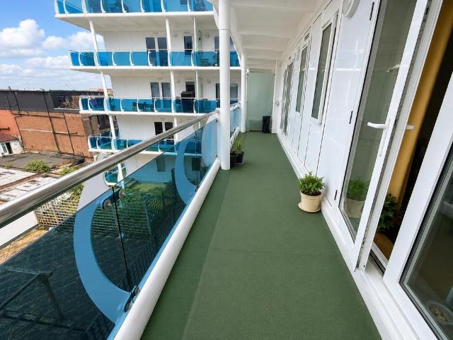 Flat for sale in Wealdstone, Greater London