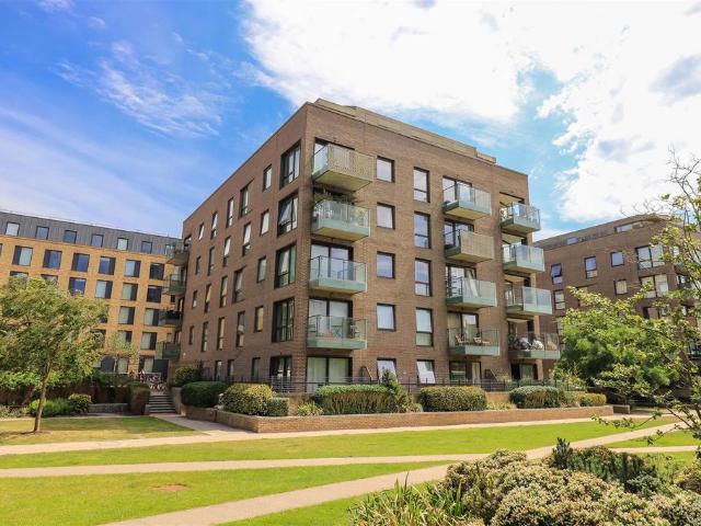 Flat for sale in Arbury, Cambridgeshire