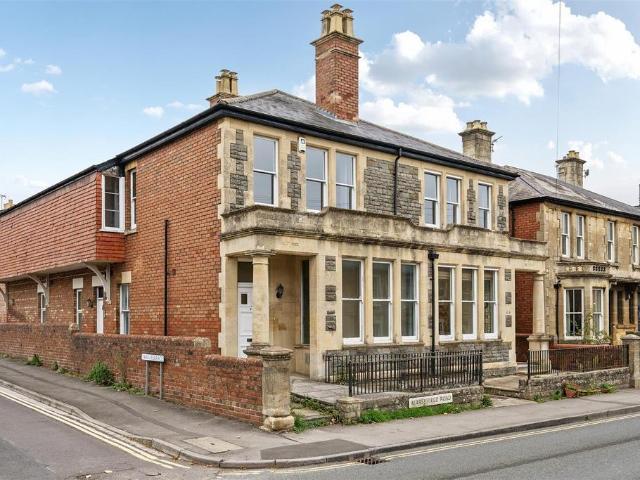 Flat for sale in Chippenham, Wiltshire