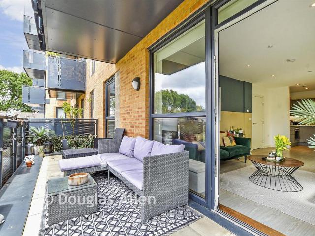 Flat for sale in Highams Park, Greater London