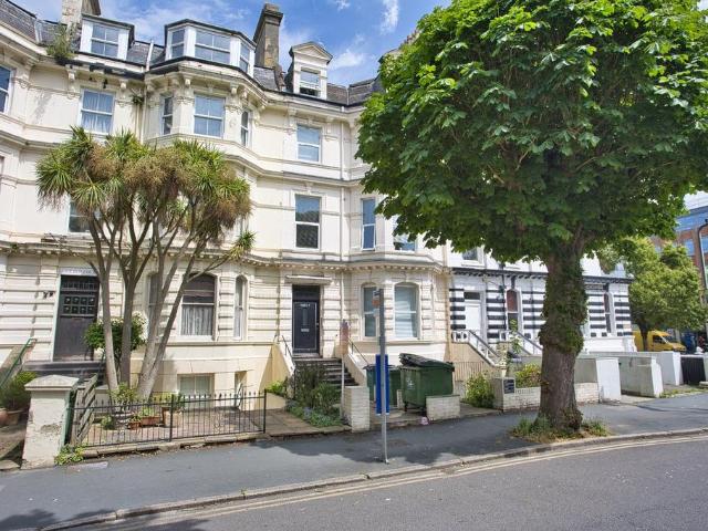 Flat for sale in Folkestone