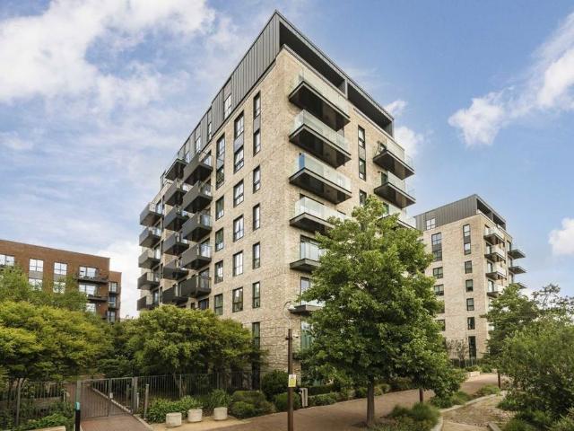 Flat for sale in London Borough of Ealing, Greater London