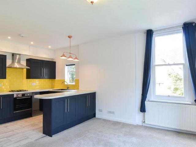 Flat for sale in Blacklands, Guestling Green