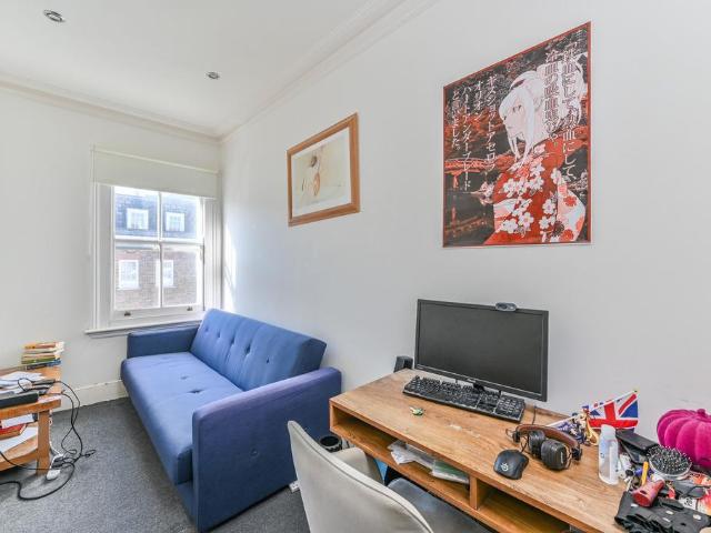 Flat for sale in Vauxhall, Greater London