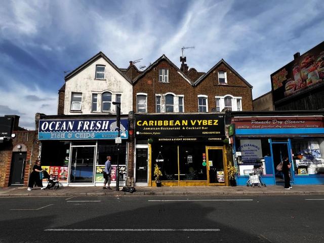 Flat for sale in London Borough of Ealing, Hanwell