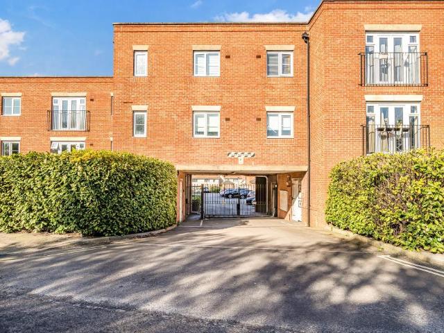 Flat for sale in Barton, The Slade