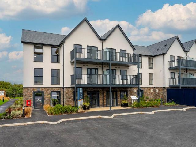Flat for sale in Strode, Devon