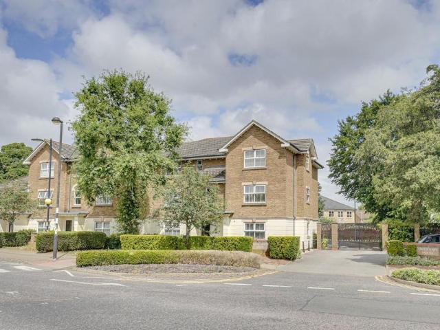 Flat for sale in Leighton-Linslade, Leighton Buzzard