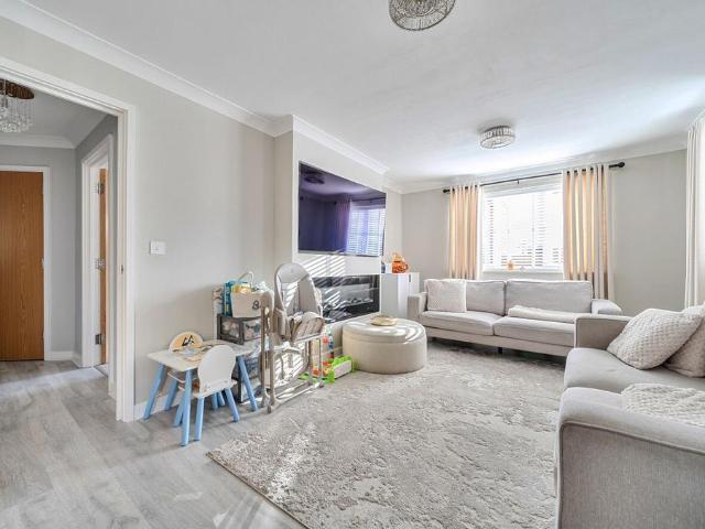 Flat for sale in Borstal, Rochester