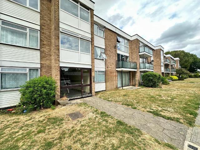 Flat for sale in Wheatlands Estate, Greater London