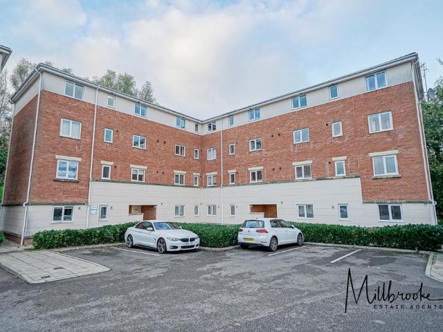 Flat for sale in Pennington, Wigan